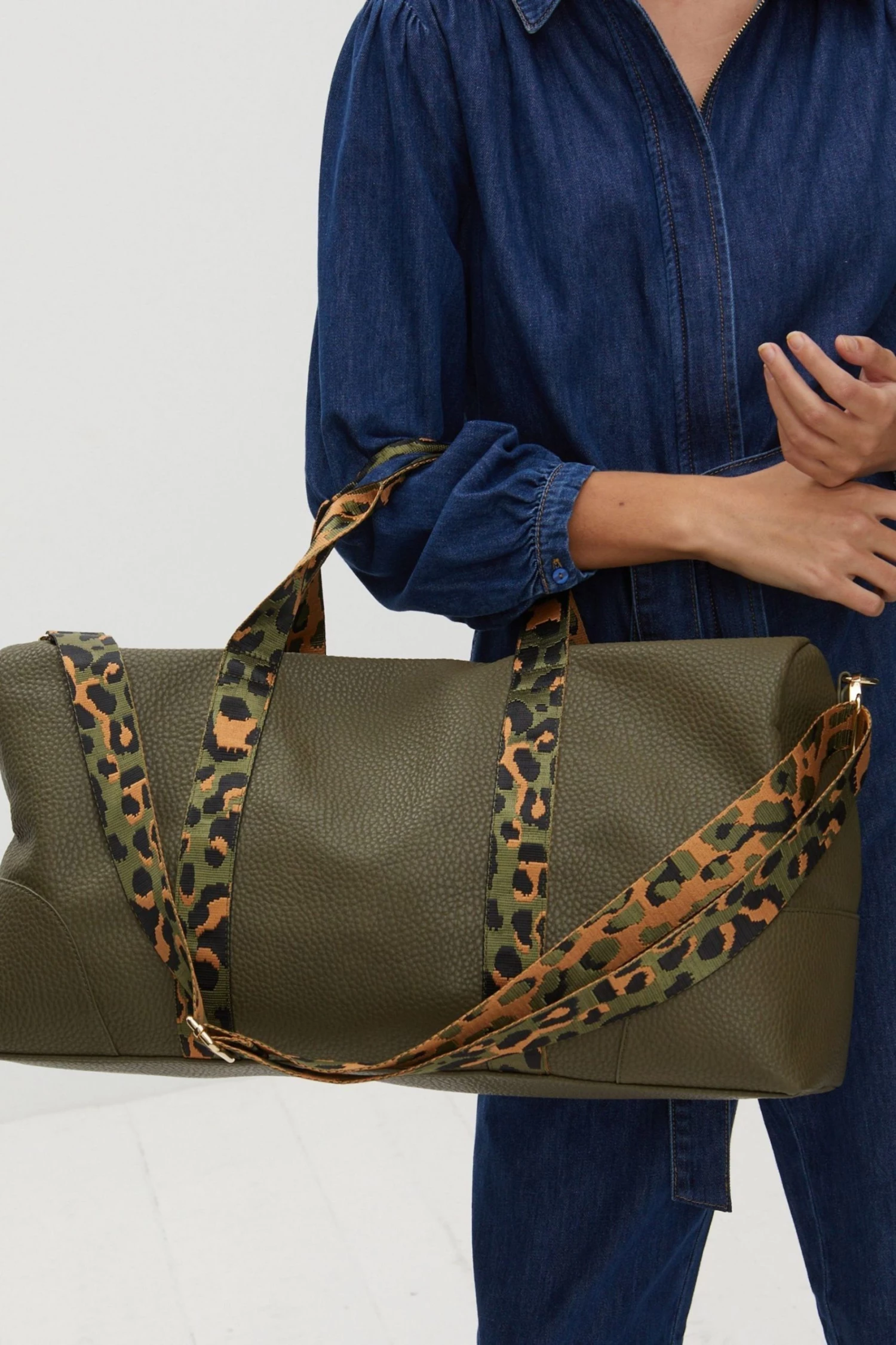 Oliver Bonas Hattie Natural Leopard Strap Green Rectangular Weekend Bag - Image 8